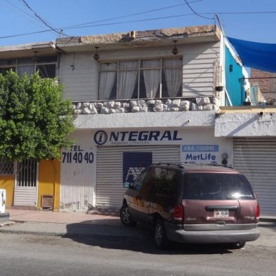 Casa 2 Plantas, en la Baja Casa y local comercial, planta alta Departamento, a lado de Cruz Roja.