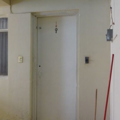 Casa 2 Plantas, en la Baja Casa y local comercial, planta alta Departamento, a lado de Cruz Roja.