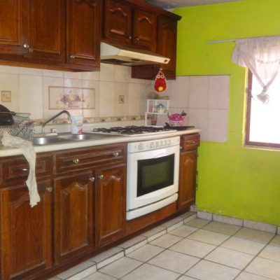 CASA EN VILLA JARDIN, A 400 MTS. DEL BLVD. ALEMAN, A PRECIO DE TERRENO.