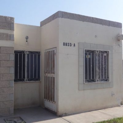 Casa en Esquina, Loma Real ,cerca de la UAD Torreón e IMSS 90