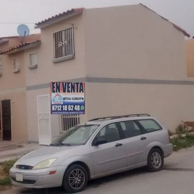 Casa en esquina, 2 Plantas, Campo nuevo Zaragoza, frente a la plaza