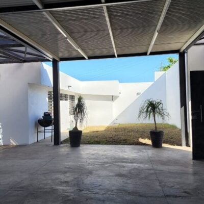 Casa amplia, Ideal para Oficina o Clinica, Col. Amp. los Angeles, a 100 mts. Plaza del Eco.