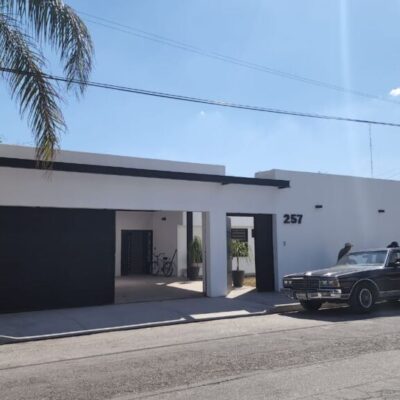 Casa amplia, Ideal para Oficina o Clinica, Col. Amp. los Angeles, a 100 mts. Plaza del Eco.