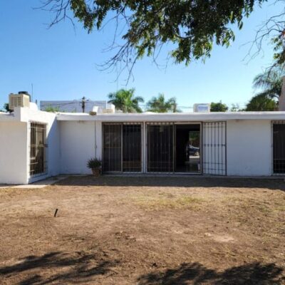 Casa amplia, Ideal para Oficina o Clinica, Col. Amp. los Angeles, a 100 mts. Plaza del Eco.