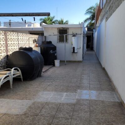 Casa amplia, Ideal para Oficina o Clinica, Col. Amp. los Angeles, a 100 mts. Plaza del Eco.
