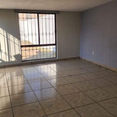Casa amplia, Ideal para Oficina o Clinica, Col. Amp. los Angeles, a 100 mts. Plaza del Eco.