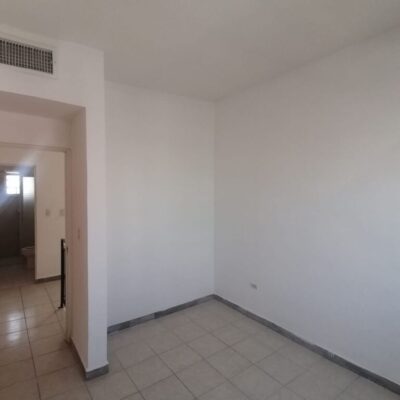 Casa en Renta, 2 plantas, 3 recamaras , Cda. Stanza, Fracc. Terrabella