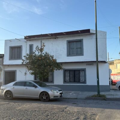 Casa en esquina 2 Plantas, ideal para Negocio, a una cuadra de la clínica IMSS 66.