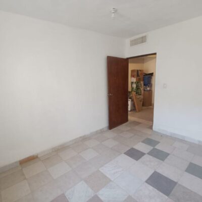 Casa Col. Victoria, Av. principal, cerca del mercado alianza, recien remodelada.