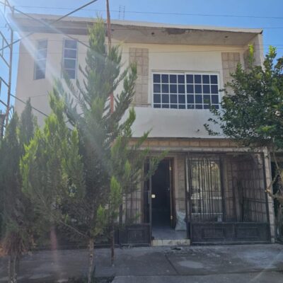 Casa Amplia de 2 Plantas, Joyas del Desierto, a 3 cuadras del periferico.