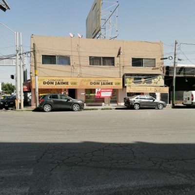 Locales, departamentos, Quinta y Salón de eventos, en Esquina, frente a Hospital Ángeles.