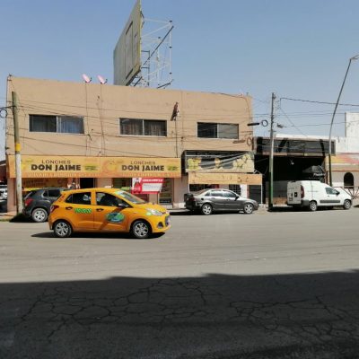 Locales, departamentos, Quinta y Salón de eventos, en Esquina, frente a Hospital Ángeles.