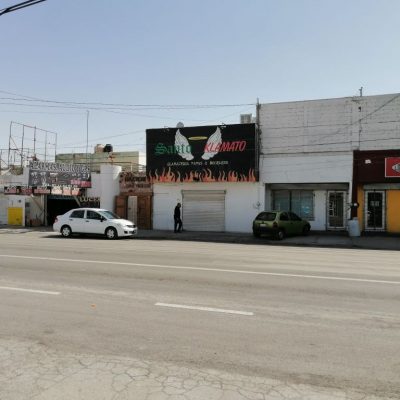 Locales, departamentos, Quinta y Salón de eventos, en Esquina, frente a Hospital Ángeles.