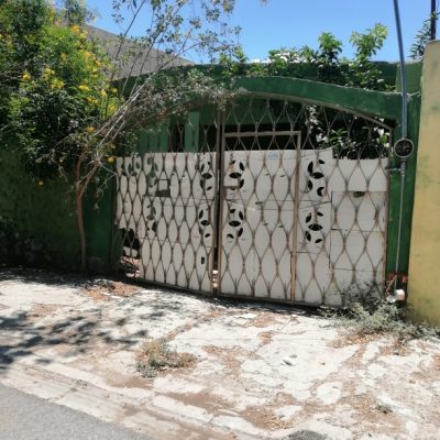 Casa como Terreno, Col. Revolución, Casi frente a IMSS de Gomez Palacio, Dgo.  e ISSSTE