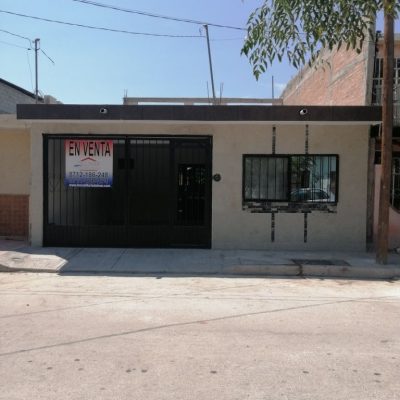 Casa Seminueva Col. Carmen Romano, a 100 mts. de Calz. Div. del norte, cerca de Hosp. Angeles, Tec. de Mty.