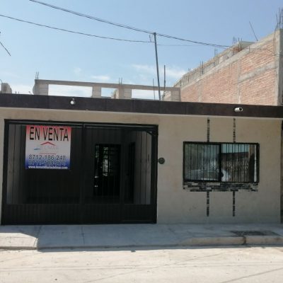 Casa Seminueva Col. Carmen Romano, a 100 mts. de Calz. Div. del norte, cerca de Hosp. Angeles, Tec. de Mty.