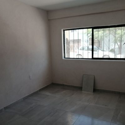 Casa Seminueva Col. Carmen Romano, a 100 mts. de Calz. Div. del norte, cerca de Hosp. Angeles, Tec. de Mty.