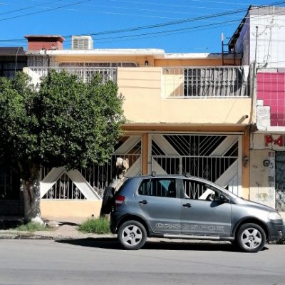 Casa centrica de 2 Plantas, a 5 cuadras del bosque y 3 cuadras Calz. Cuauhtemoc.