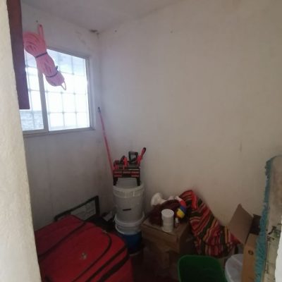 Casa 2 Plantas en Esquina, cerca del Al súper, y 50 mts. av. Allende, Col. Nueva California