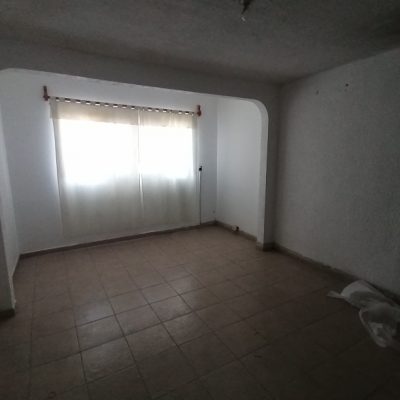 Casa 2 Plantas en Esquina, cerca del Al súper, y 50 mts. av. Allende, Col. Nueva California