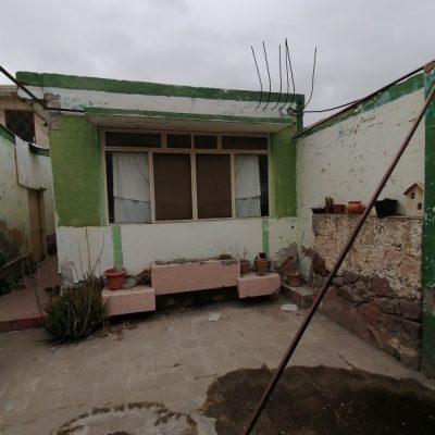 Casa como Terreno, Col. Revolución, Casi frente a IMSS de Gomez Palacio, Dgo.  e ISSSTE