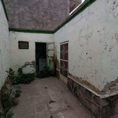 Casa como Terreno, Col. Revolución, Casi frente a IMSS de Gomez Palacio, Dgo.  e ISSSTE