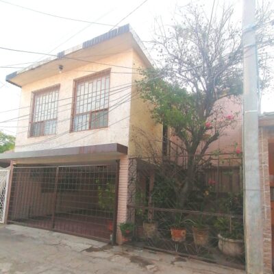 Casa de 2 Plantas, entre Pdte. Carranza e Hidalgo cerca de la clínica 16 del IMSS.
