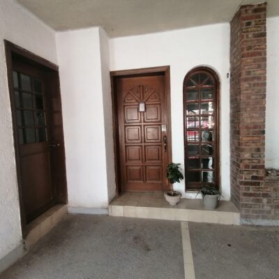 Casa Col. Nueva Los Ángeles, a media cuadra de la plaza y Col. Echavarria.