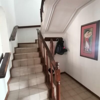 Casa Col. Nueva Los Ángeles, a media cuadra de la plaza y Col. Echavarria.