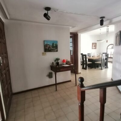 Casa Col. Nueva Los Ángeles, a media cuadra de la plaza y Col. Echavarria.