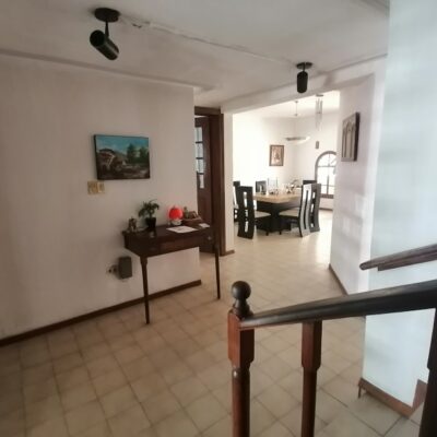 Casa Col. Nueva Los Ángeles, a media cuadra de la plaza y Col. Echavarria.
