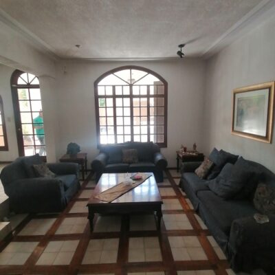 Casa Col. Nueva Los Ángeles, a media cuadra de la plaza y Col. Echavarria.