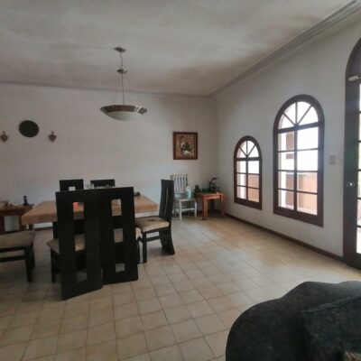 Casa Col. Nueva Los Ángeles, a media cuadra de la plaza y Col. Echavarria.