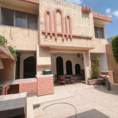 Casa Col. Nueva Los Ángeles, a media cuadra de la plaza y Col. Echavarria.