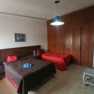 Casa Col. Nueva Los Ángeles, a media cuadra de la plaza y Col. Echavarria.