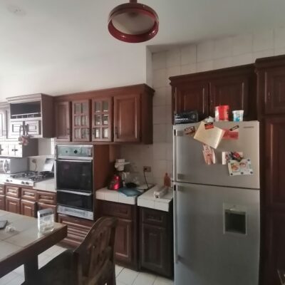 Casa Col. Nueva Los Ángeles, a media cuadra de la plaza y Col. Echavarria.