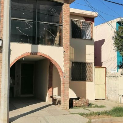 Casa en Ventade 2 Plantas, Fracc. Las Torres, a 100 mts. de Al Super de Av. Juarez.