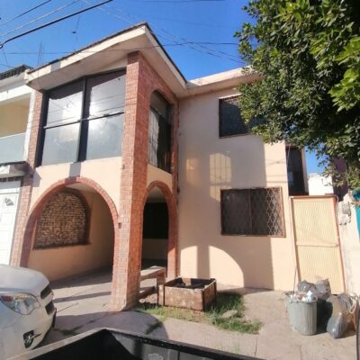 Casa de 2 Plantas, Fracc. Las Torres, a 100 mts. de Al Super de Av. Juarez.