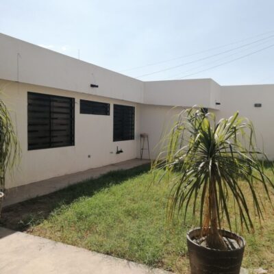 Casa amplia, Ideal para Oficina o Clinica, Col. Amp. los Angeles, a 100 mts. Plaza del Eco.