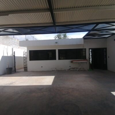Casa amplia, Ideal para Oficina o Clinica, Col. Amp. los Angeles, a 100 mts. Plaza del Eco.