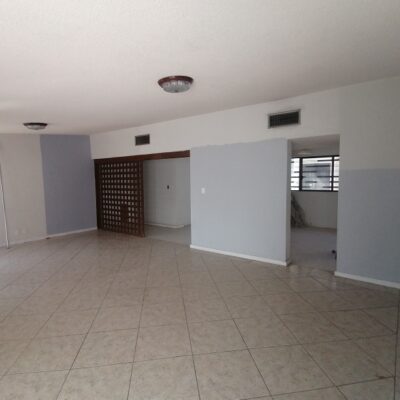 Casa amplia, Ideal para Oficina o Clinica, Col. Amp. los Angeles, a 100 mts. Plaza del Eco.