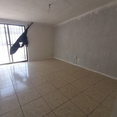Casa amplia, Ideal para Oficina o Clinica, Col. Amp. los Angeles, a 100 mts. Plaza del Eco.