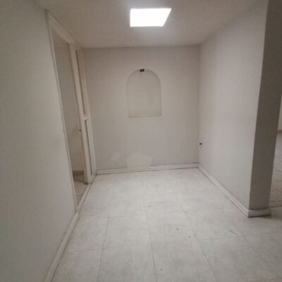 Casa amplia, Ideal para Oficina o Clinica, Col. Amp. los Angeles, a 100 mts. Plaza del Eco.