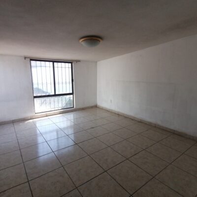 Casa amplia, Ideal para Oficina o Clinica, Col. Amp. los Angeles, a 100 mts. Plaza del Eco.