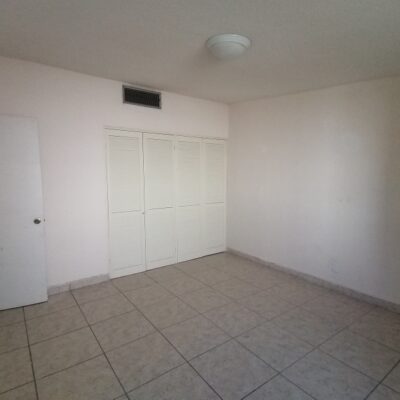 Casa amplia, Ideal para Oficina o Clinica, Col. Amp. los Angeles, a 100 mts. Plaza del Eco.