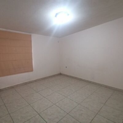 Casa amplia, Ideal para Oficina o Clinica, Col. Amp. los Angeles, a 100 mts. Plaza del Eco.