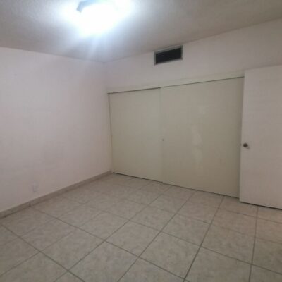 Casa amplia, Ideal para Oficina o Clinica, Col. Amp. los Angeles, a 100 mts. Plaza del Eco.