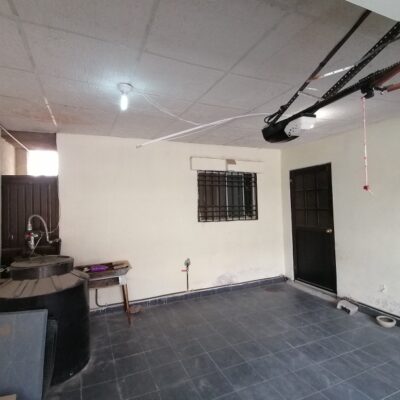 Casa en Venta, 2 Plantas, Fracc. Roma, a 100 Metros del Tec de Mty.