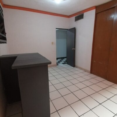 Casa en Venta, 2 Plantas, Fracc. Roma, a 100 Metros del Tec de Mty.