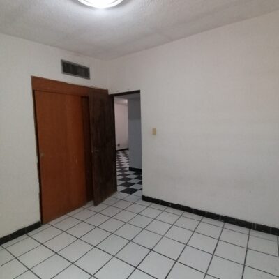 Casa en Venta, 2 Plantas, Fracc. Roma, a 100 Metros del Tec de Mty.